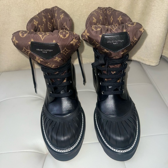 Louis Vuitton boots - Picture 2 of 11